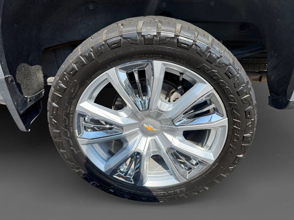 Used 2023 Gray Chevrolet High Country image 8