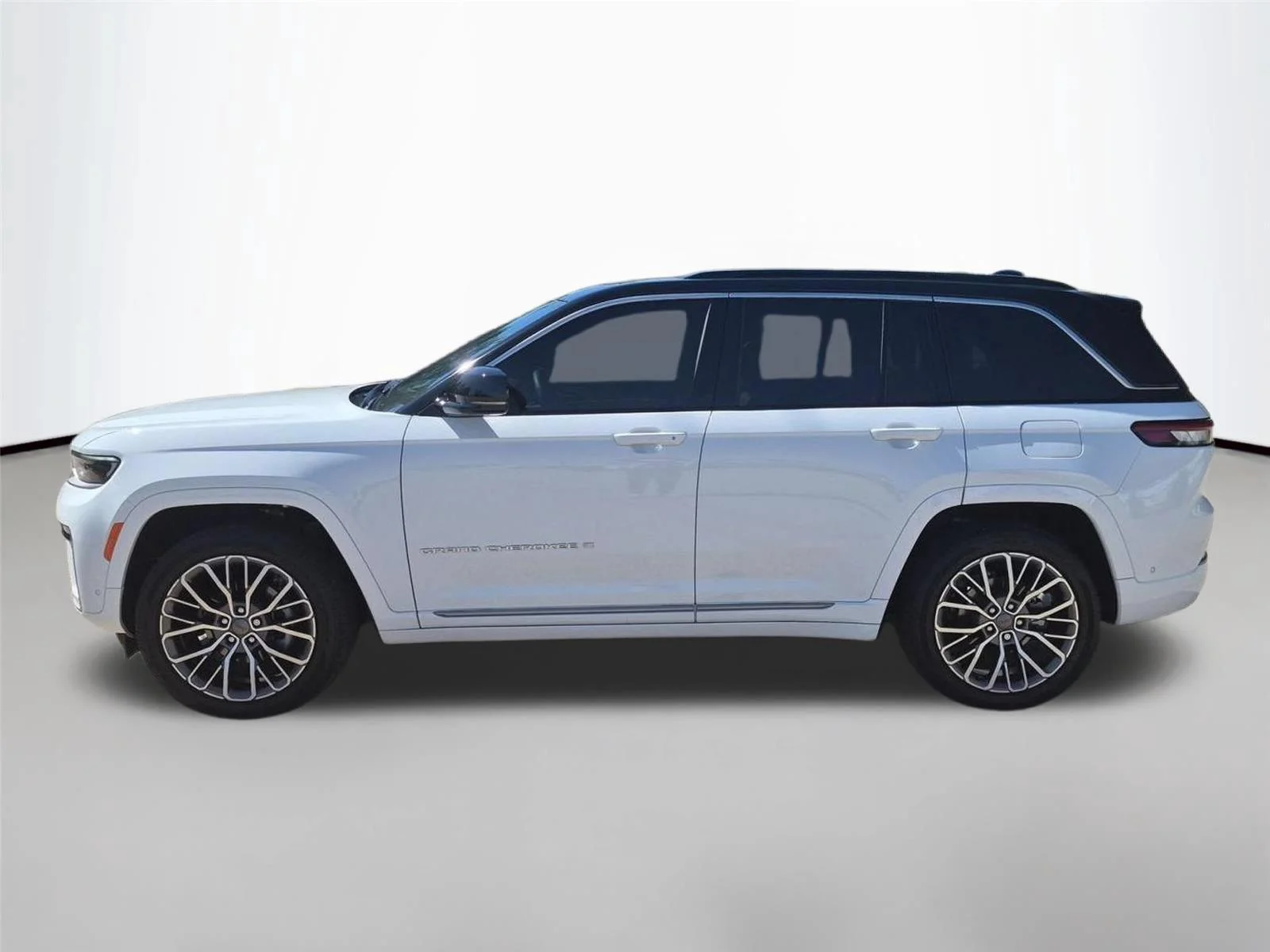 Used 2026 Bright White Clearcoat Jeep Summit image 2