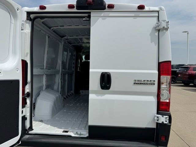 New 2025 Bright White Clearcoat RAM Tradesman image 27