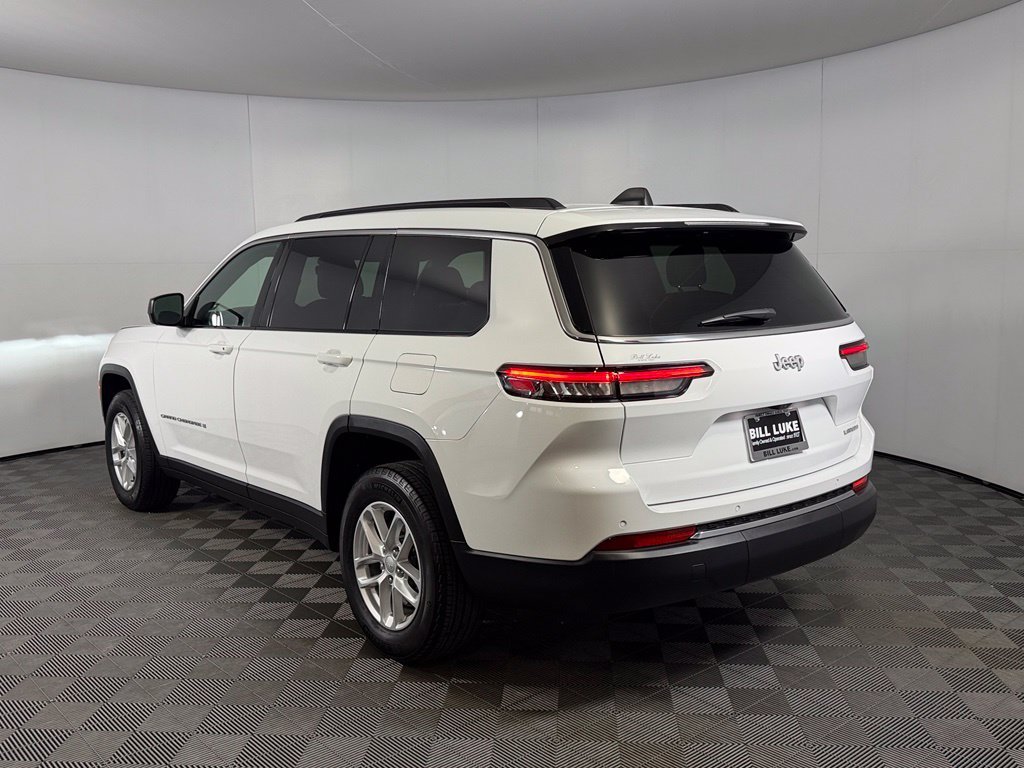 Used 2024 White Jeep Laredo image 8