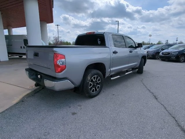 Used 2016 Silver Toyota SR5 image 29