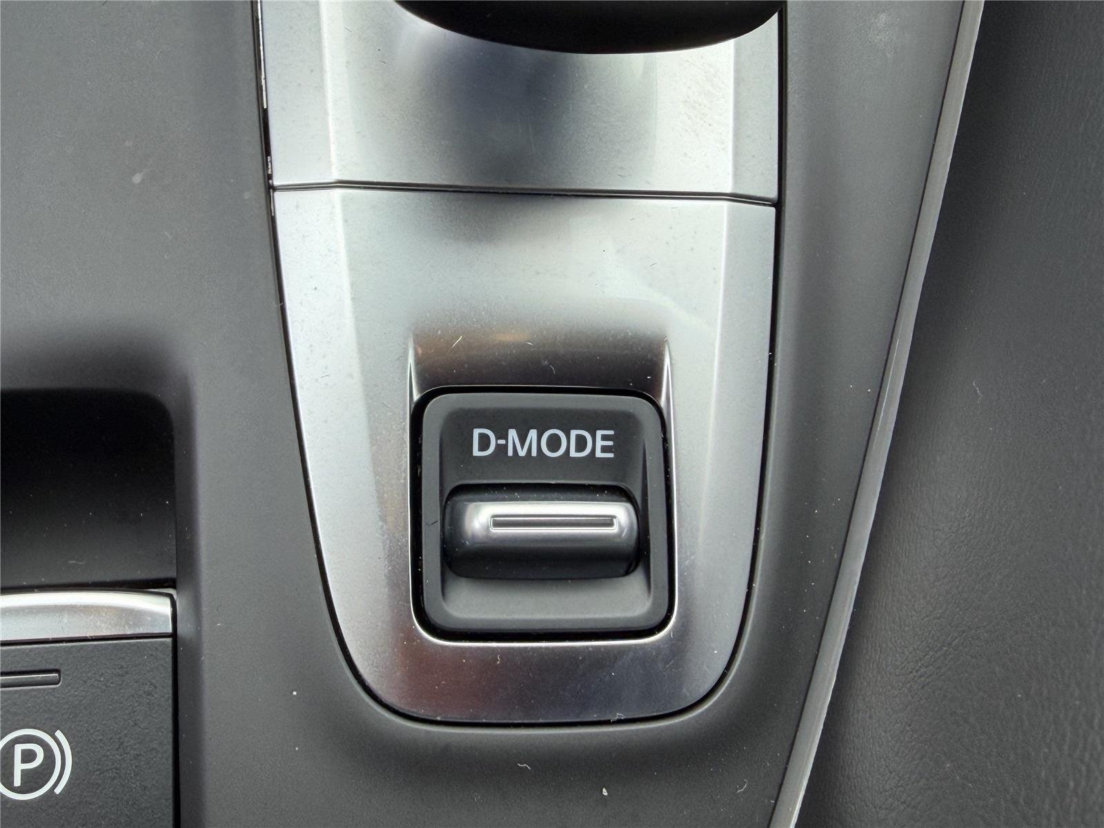 Used 2023  INFINITI SPORT image 12
