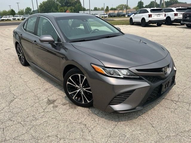 Used 2018 Gray Toyota SE image 1