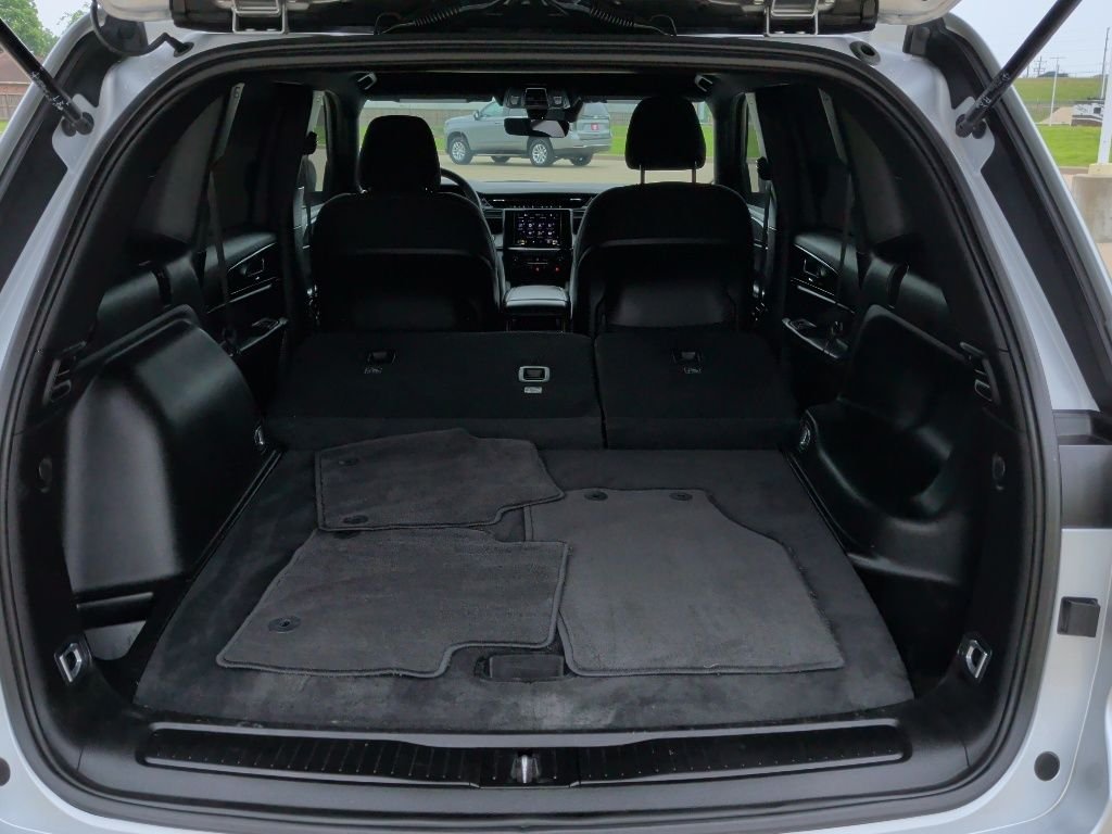 Used 2025 Silver Jeep Laredo image 39