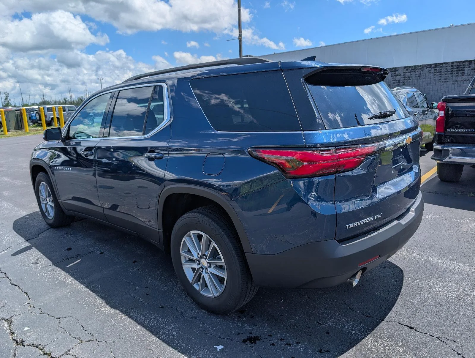 Used 2023 Northsky Blue Metallic Chevrolet LT Cloth image 6