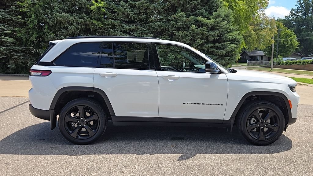 Used 2023 White Jeep Altitude X image 37