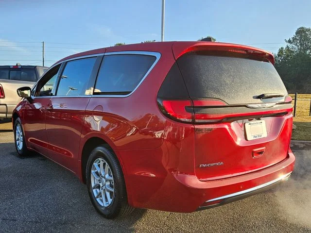 New 2026 Red Hot Pearl-Coat Exterior Paint Chrysler Select image 9