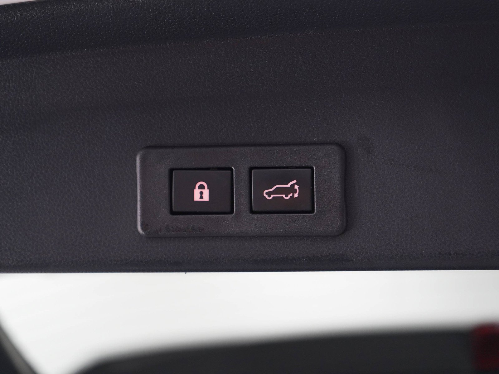 Used 2021 Crystal White Pearl Subaru Limited image 19