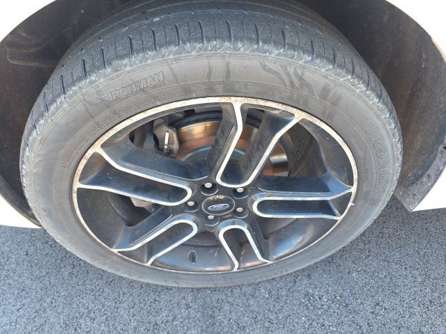 Used 2015 White Platinum Clearcoat Metallic Ford SEL image 7