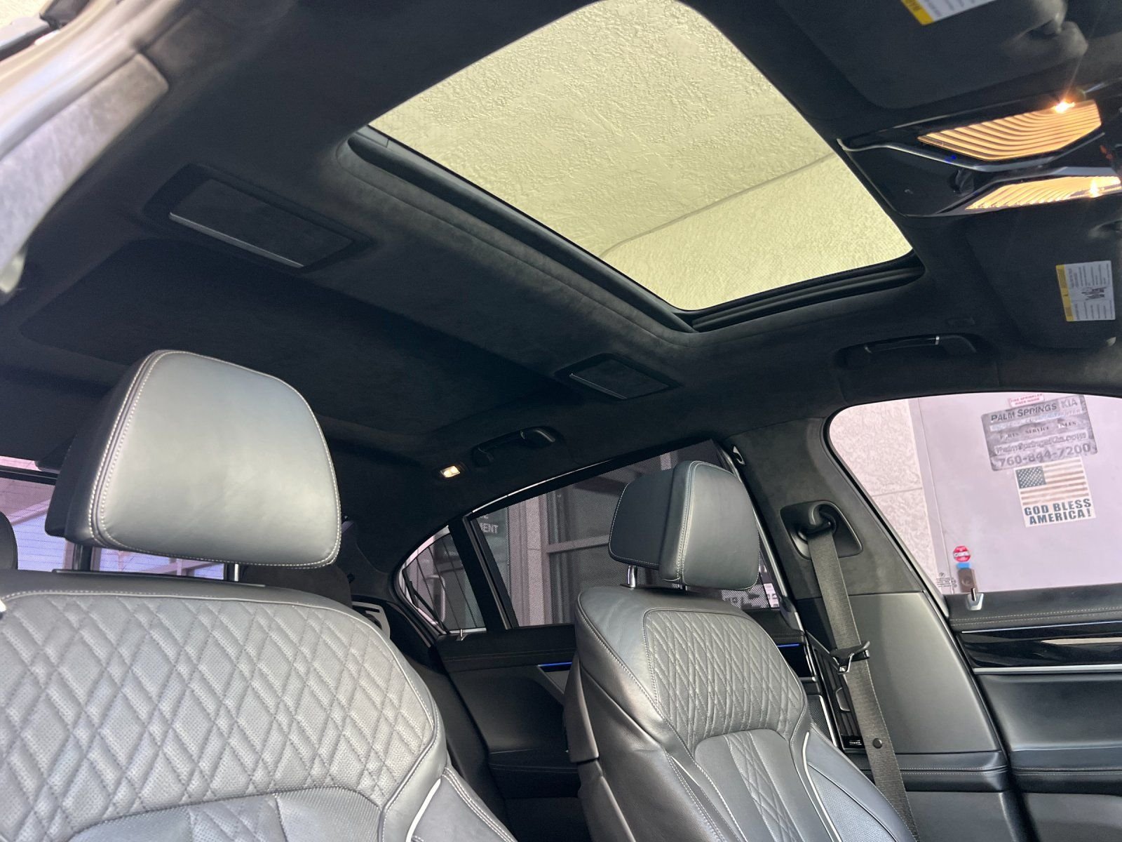 2021 BMW 7 Series M760i - Photo 15