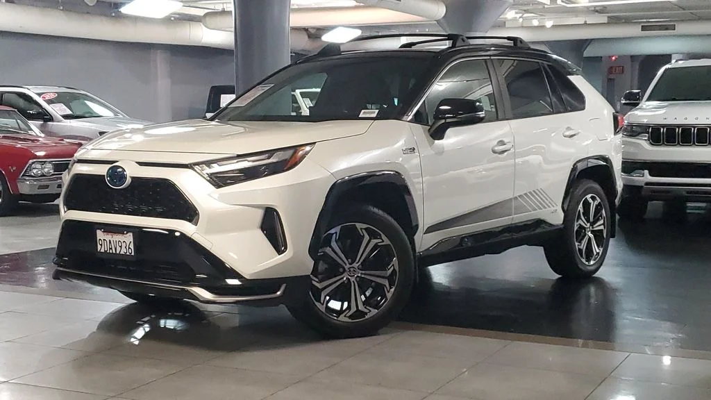 Used 2022 White Toyota XSE image 35