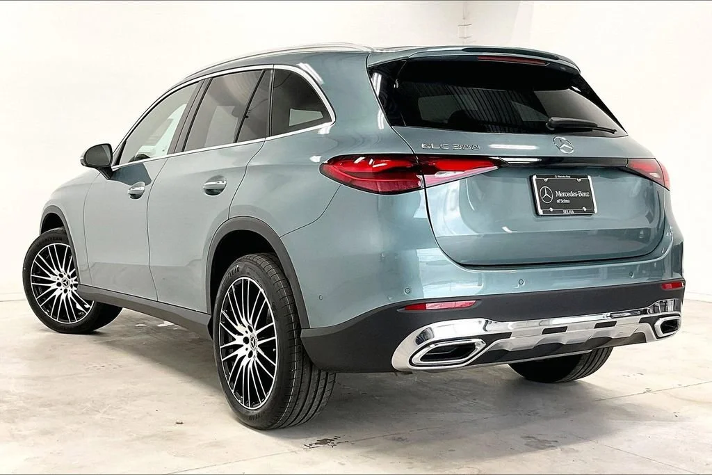 New 2026 Verde Silver Metallic Mercedes-Benz GLC 300 image 24