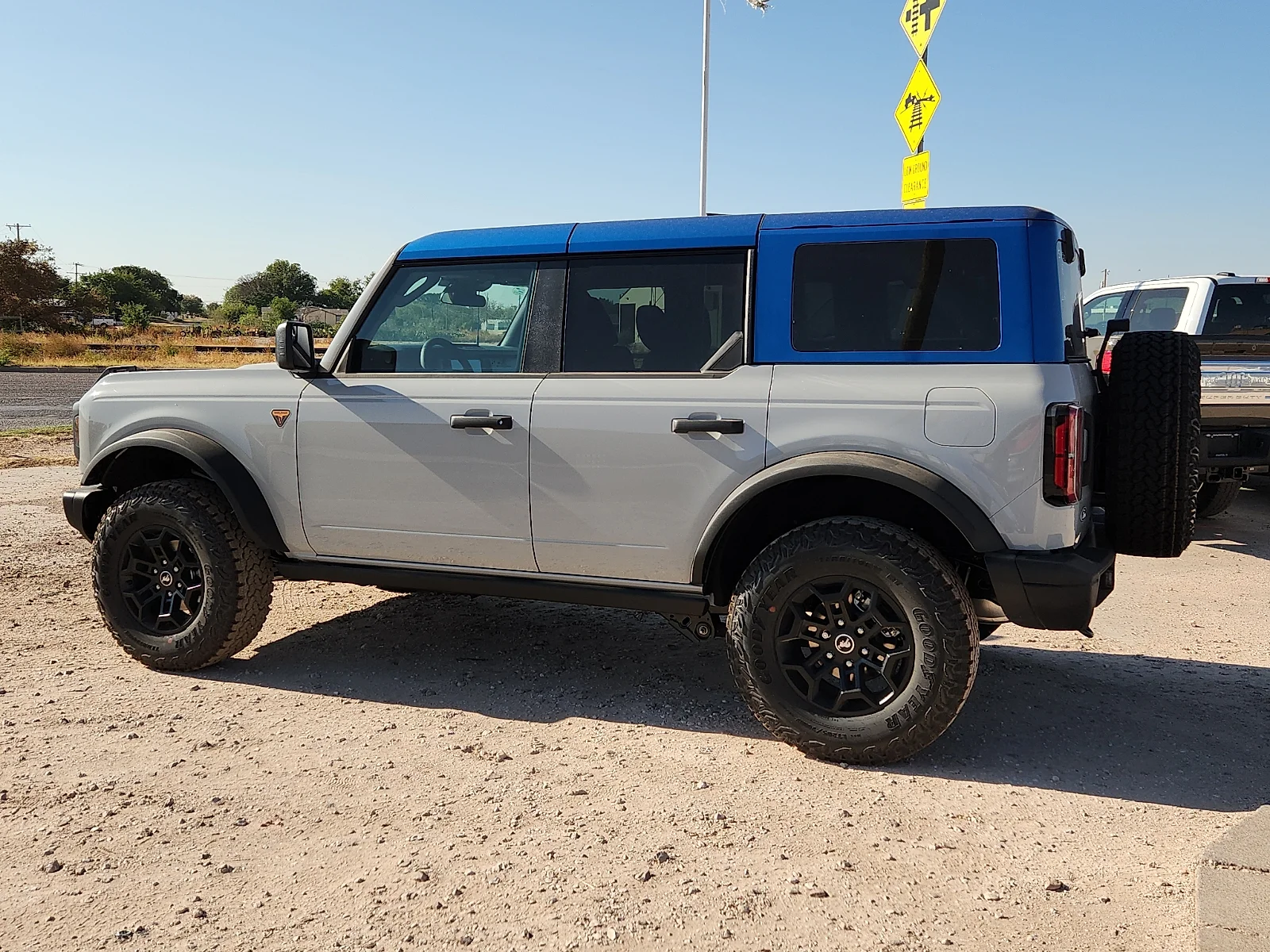 New 2026 Avalanche Gray Ford Badlands image 4