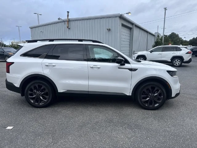 Used 2023 White Kia X-Line SX Prestige image 4