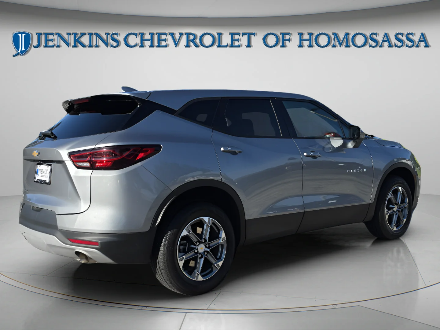 Used 2025 Sterling Gray Metallic Chevrolet LT image 4