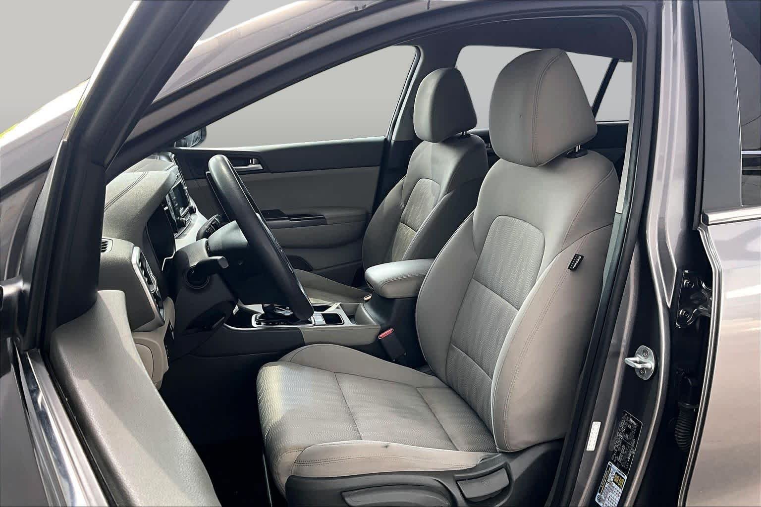 Used 2017 Mineral Silver Kia LX image 8