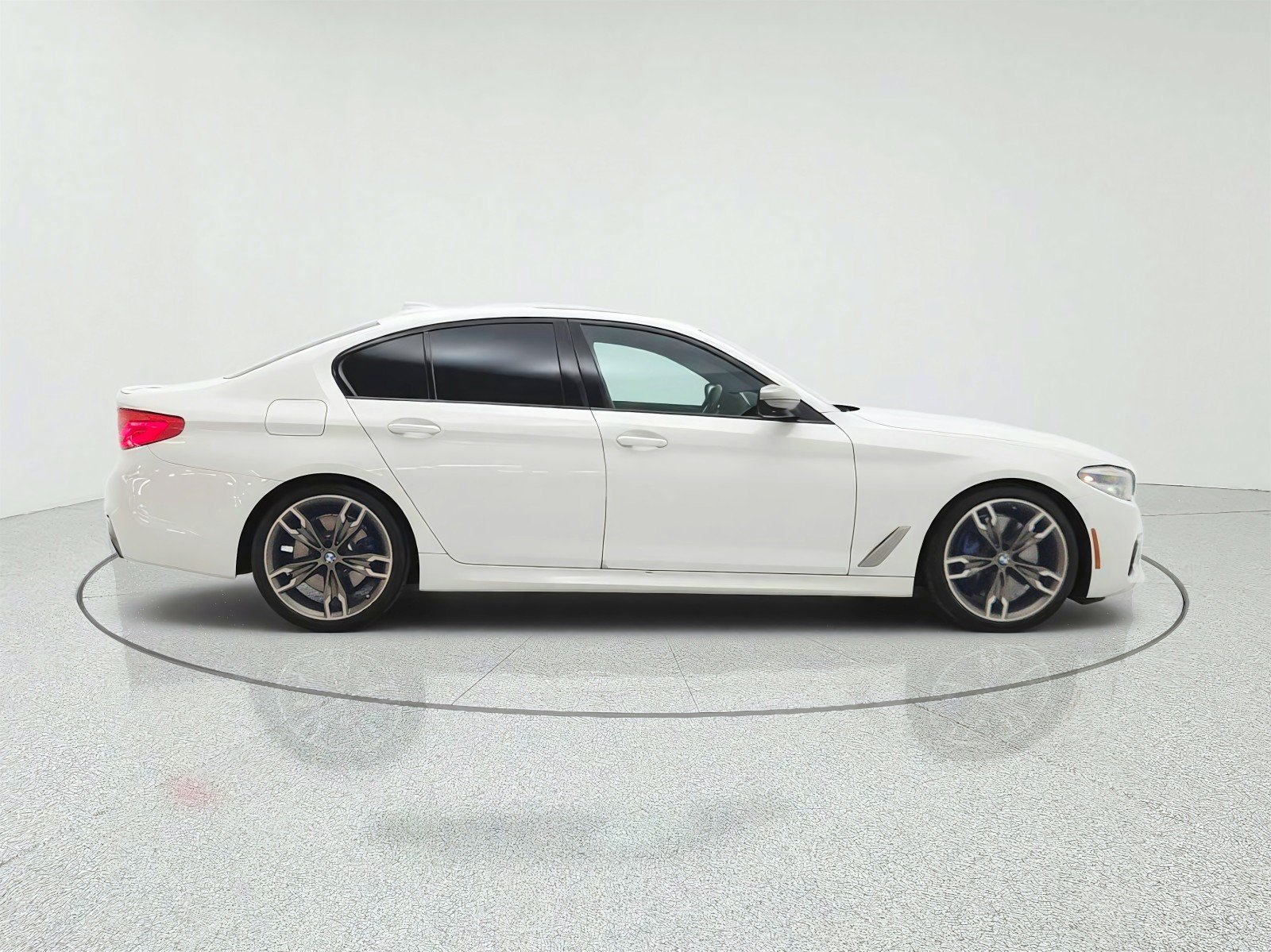 Used 2019 Alpine White BMW M550i xDrive Sedan image 4