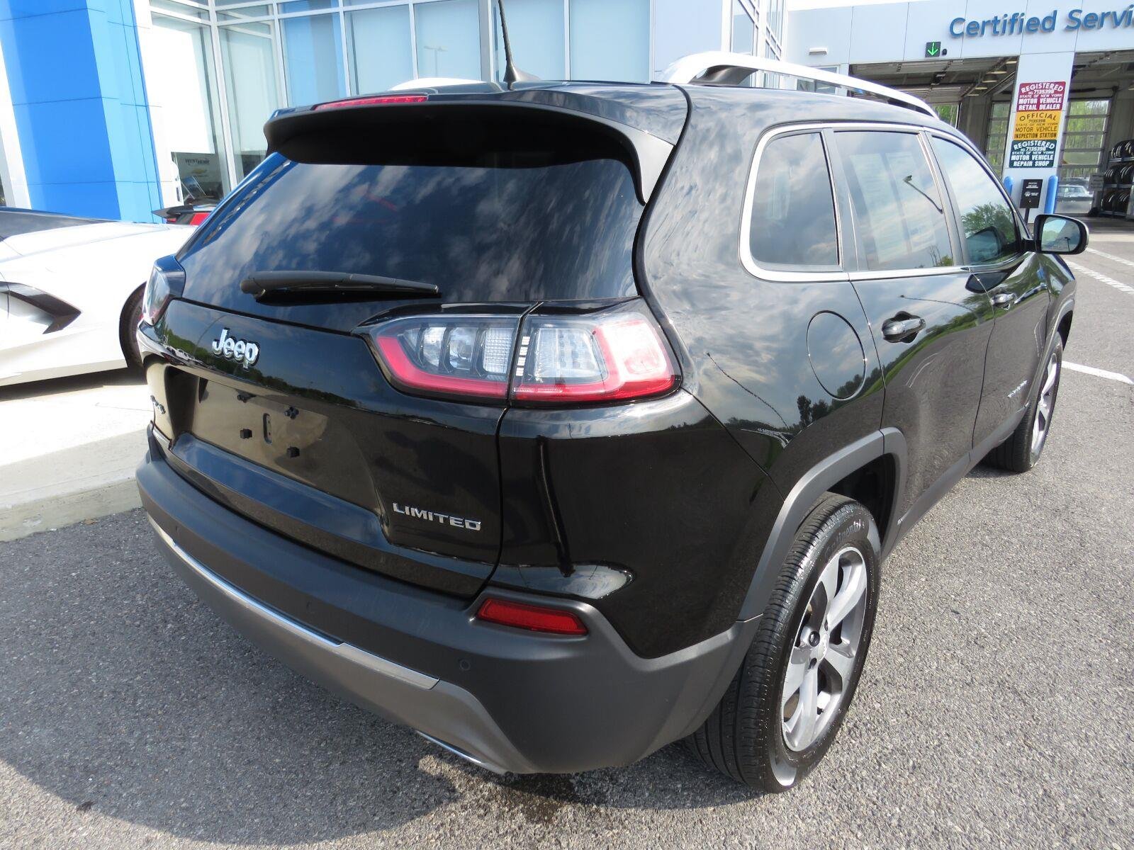 Used 2019 Diamond Black Crystal Pearlcoat Jeep Limited image 7
