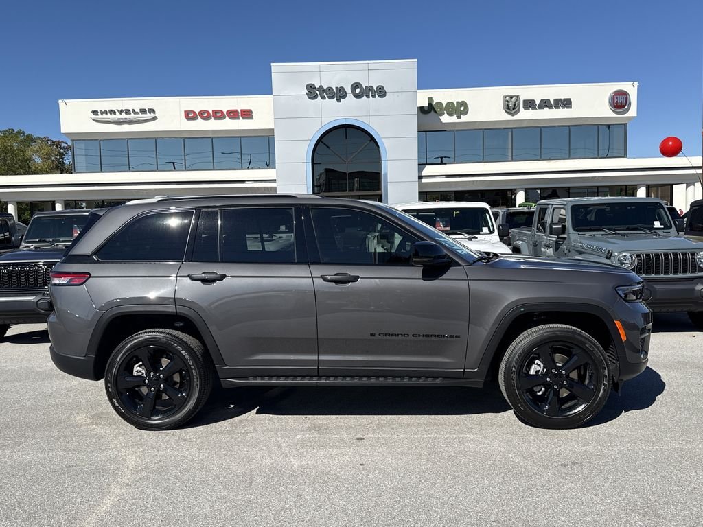 New 2025 Baltic Gray Metallic Clear-Coat Exterior Paint Jeep  image 4