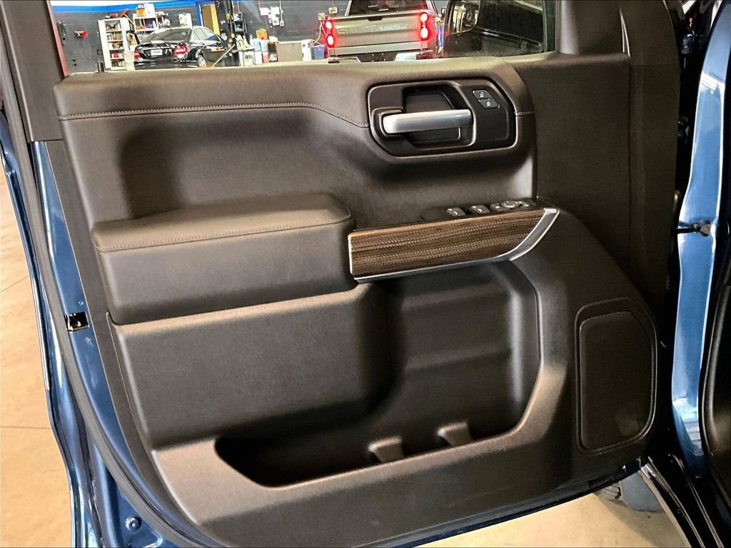 Used 2019 Blue Chevrolet RST image 9