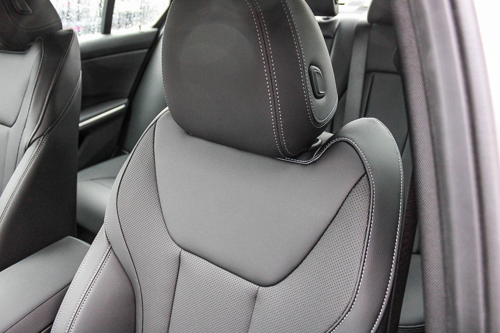 New 2026 Frozen Pure Grey Metallic BMW 330i NA image 25