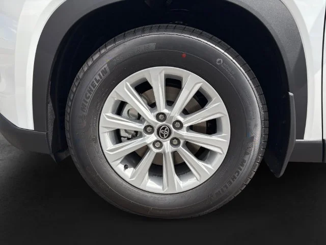 New 2026 Wind Chill Pearl <sup>1</sup> Toyota  XLE image 11