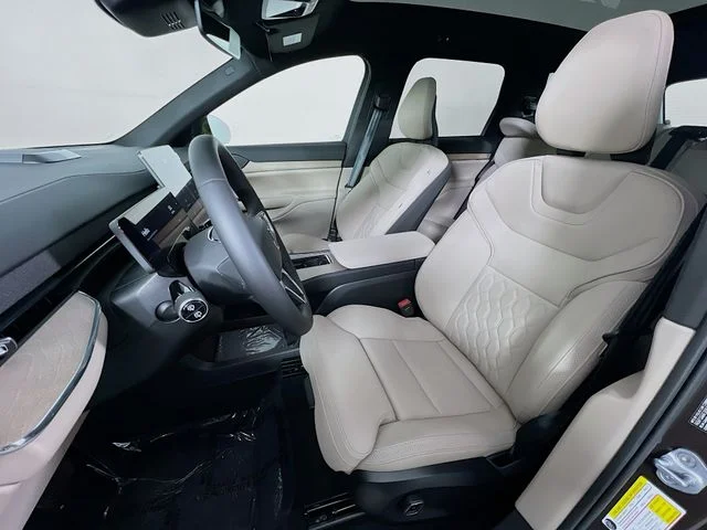 2025 Volvo EX90 Ultra - Photo 13