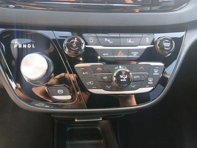 Used 2025 Black Chrysler Select image 38
