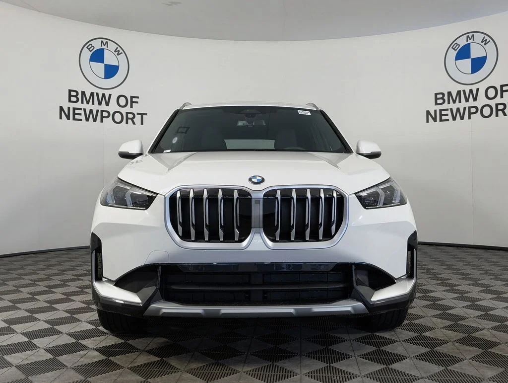 New 2027 Alpine White BMW  image 4