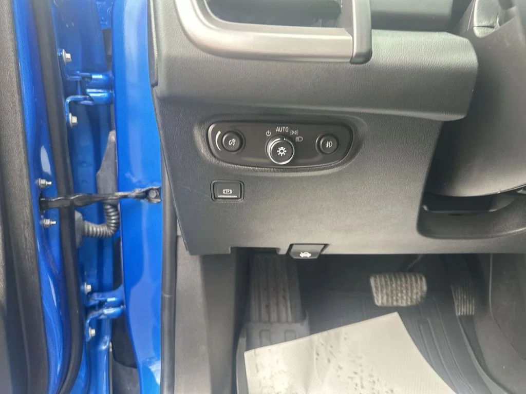 Used 2024 Blue GMC AT4 image 20