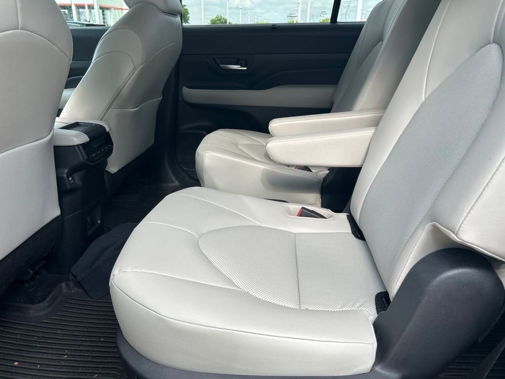 Used 2024 Silver Toyota XLE image 7