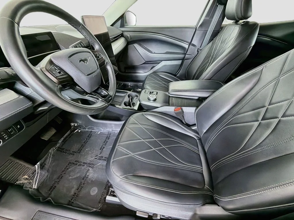 Used 2023 Space White Metallic Ford Select image 21