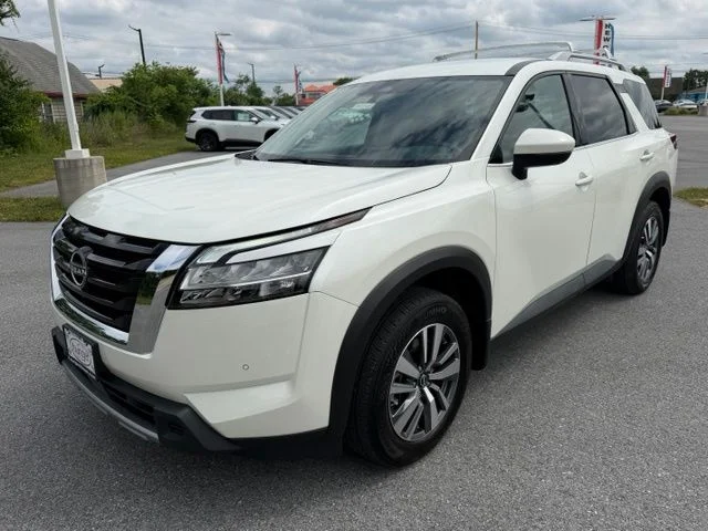 Certified Used 2024 Pearl White Nissan SL image 3