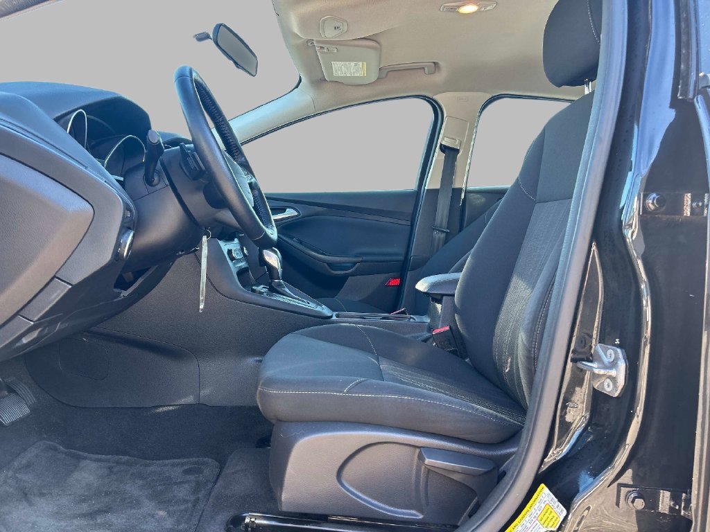 Used 2015 Black Ford SE image 14
