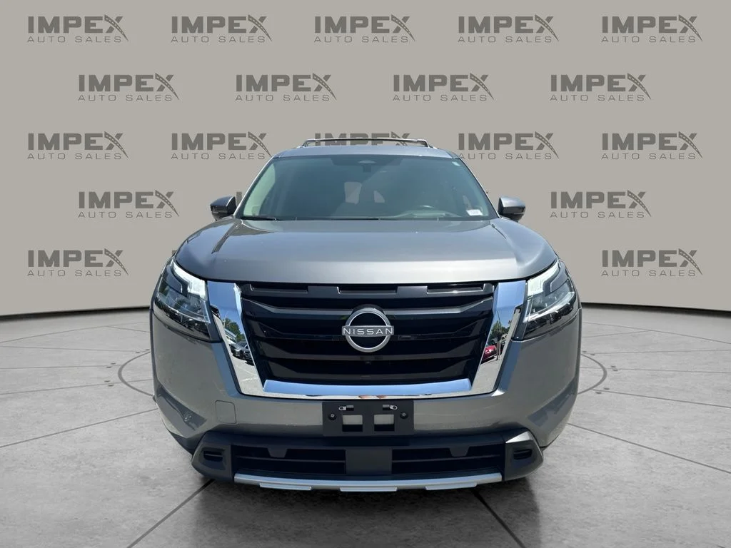 Used 2023 Gray Nissan Platinum image 8
