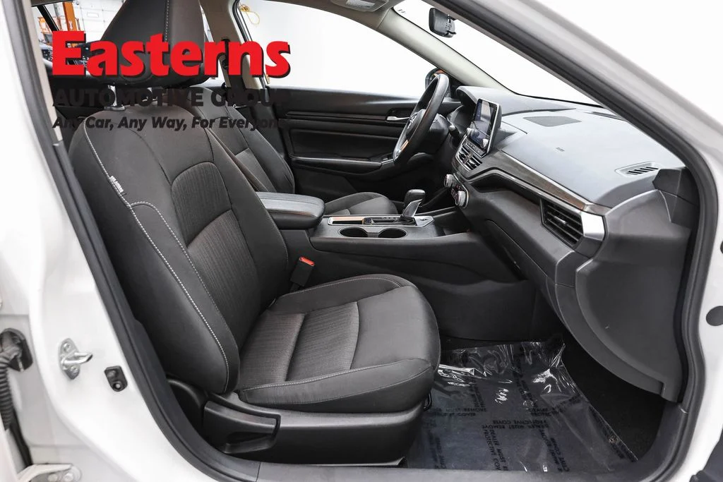 Used 2025 White Nissan 2.5 SV image 24