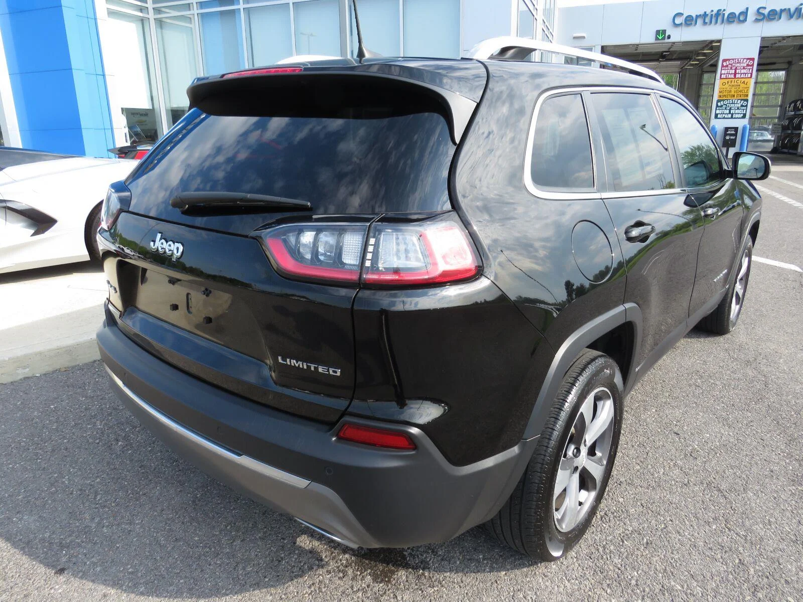 Used 2019 Diamond Black Cry Jeep Limited image 7