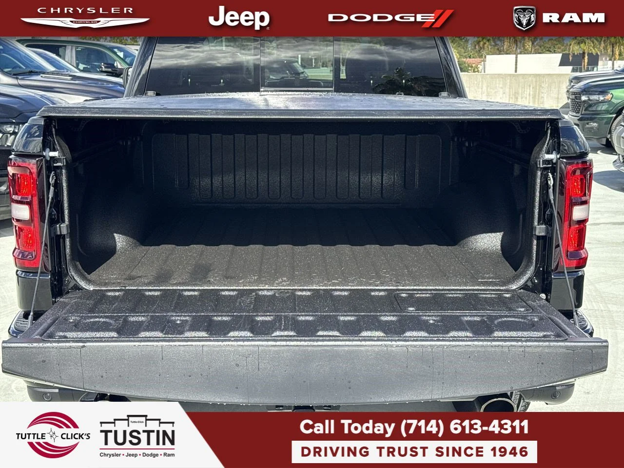 New 2027 Diamond Black Crystal Pearl-Coat Exterior Paint RAM Laramie image 37