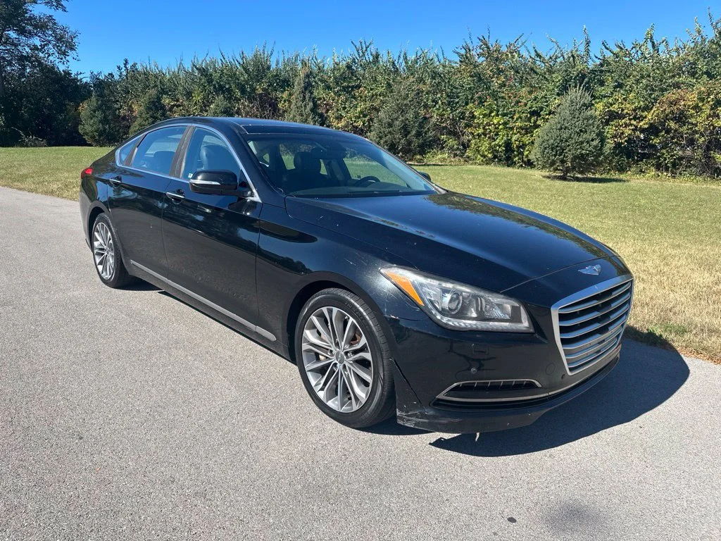 Used 2015 Black Hyundai 3.8 image 1