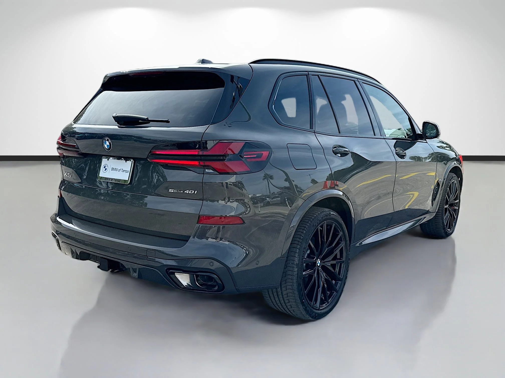 New 2026 Dravit Grey Metallic BMW sDrive40i image 3