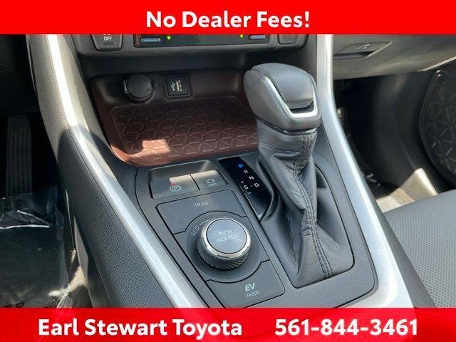 Certified Used 2024 WIND CHILL PEARL Toyota  image 45