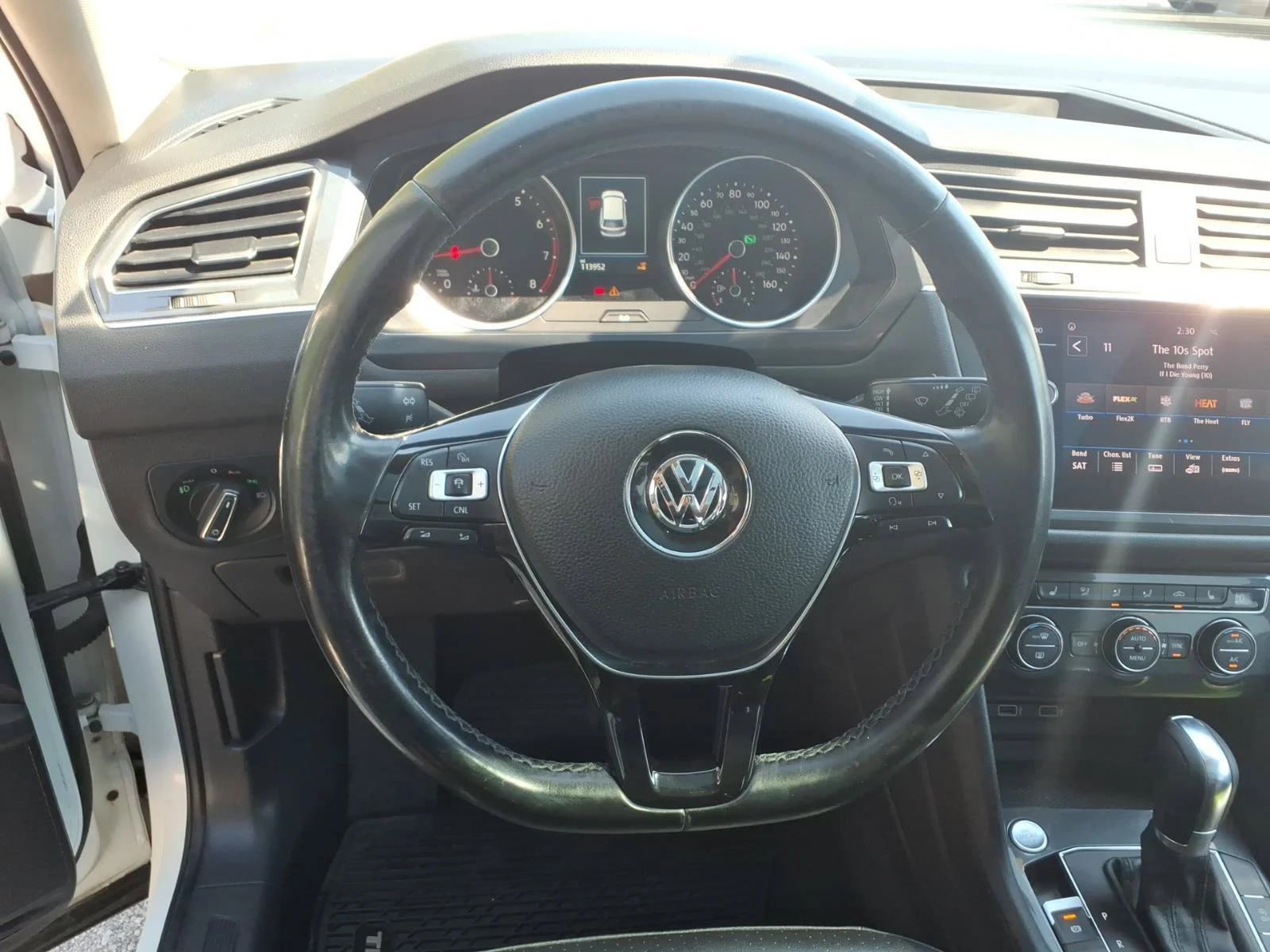 Used 2018 Pure White Volkswagen SEL image 7