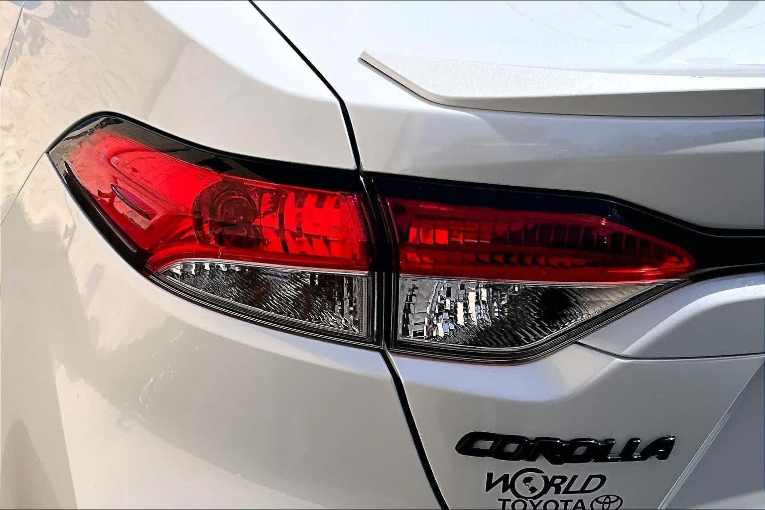 Used 2025 Wind Chill Pearl Toyota SE image 29