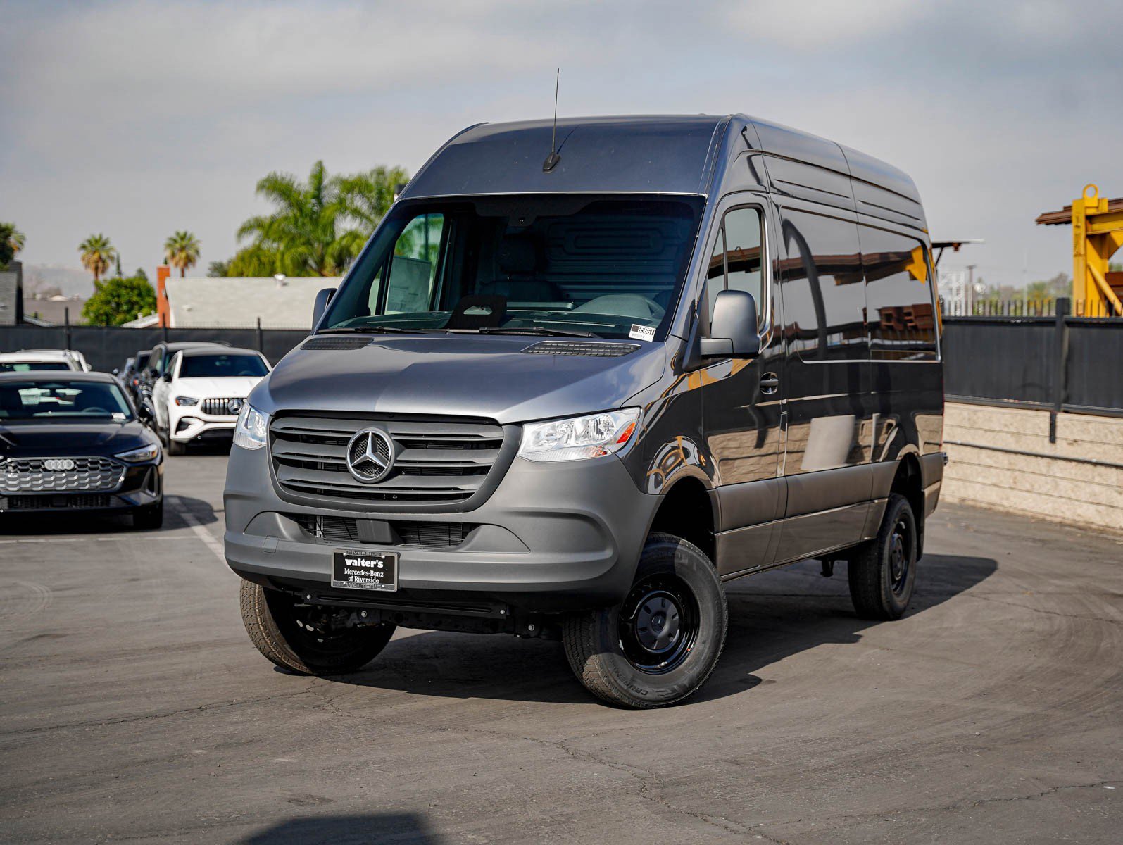 2025 Mercedes-Benz Sprinter 2500 144 WB HO Standard Roof 4x4's photo