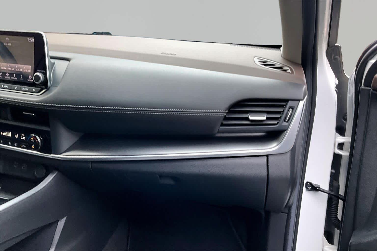 Used 2023 Pearl White Tricoat Nissan SV image 19