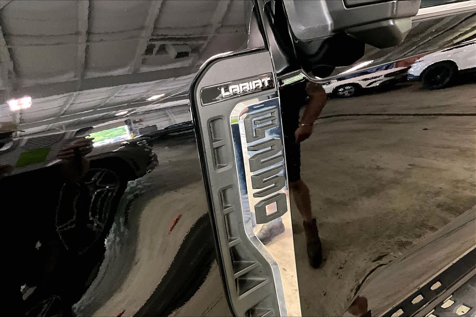 Used 2025 Agate Black Metallic Ford LARIAT image 10