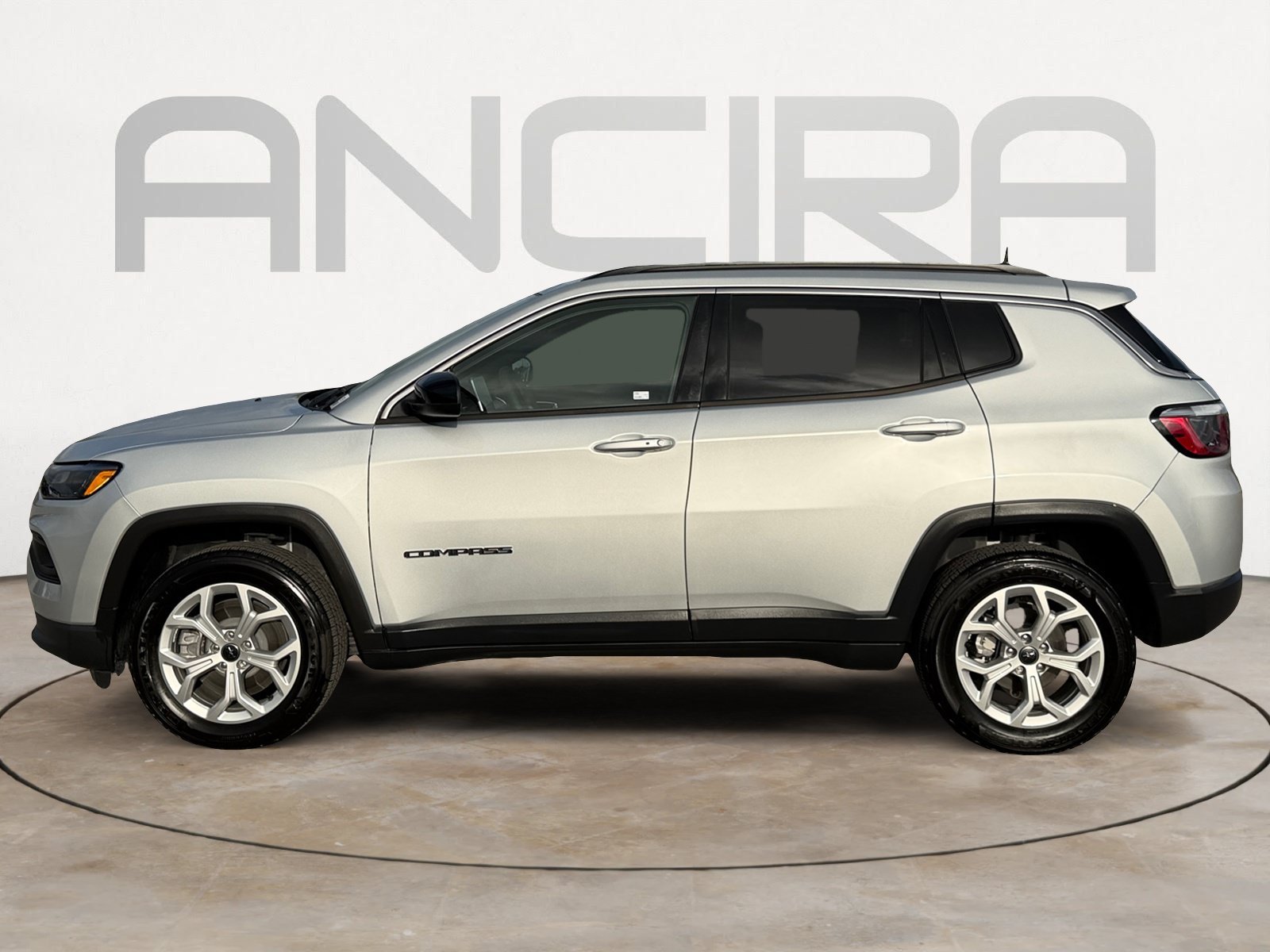 Used 2025 Silver Zynith Metallic Clearcoat Jeep Latitude image 7