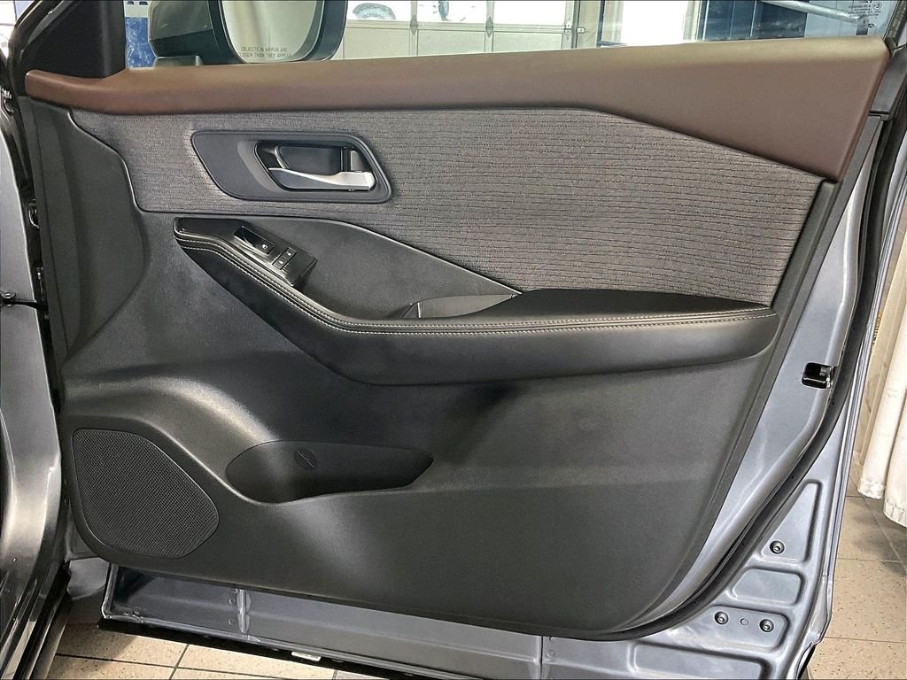 Used 2023 Gray Nissan SV image 11