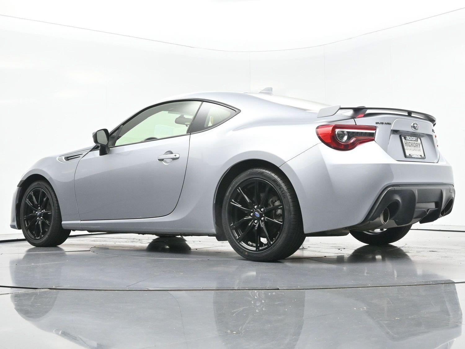 Used 2018  Subaru Premium image 39