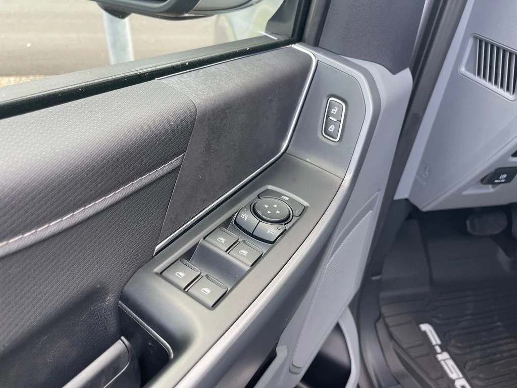 New 2026 Iconic Silver Metallic Ford XLT image 5